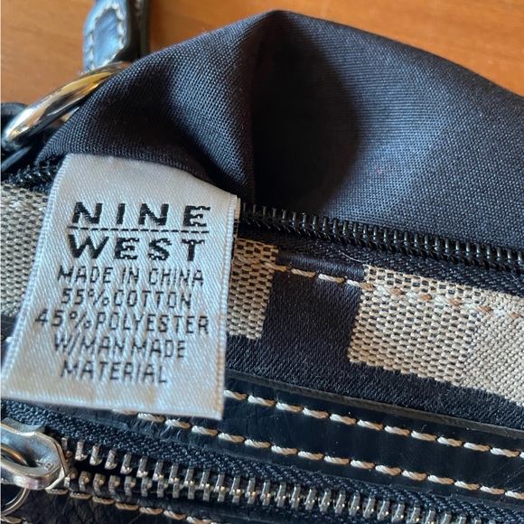 Nine West Crossbody purse in a brown/tan abstract pattern. - Picture 5 of 9